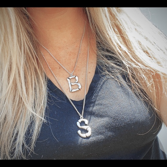 ✨HP✨ Custom Bamboo Initial Necklace 🦋 - Picture 4 of 7